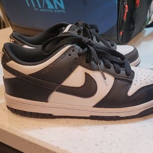 Youth 4.5 Nike Dunks Low "pandas"